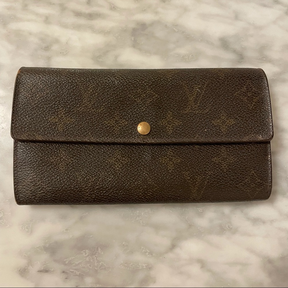 Authentic Louis Vuitton Sarah long wallet